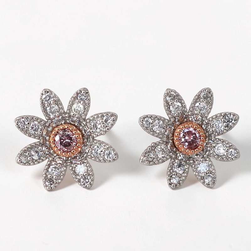 決算特別価格のピンクダイヤモンドのピアス